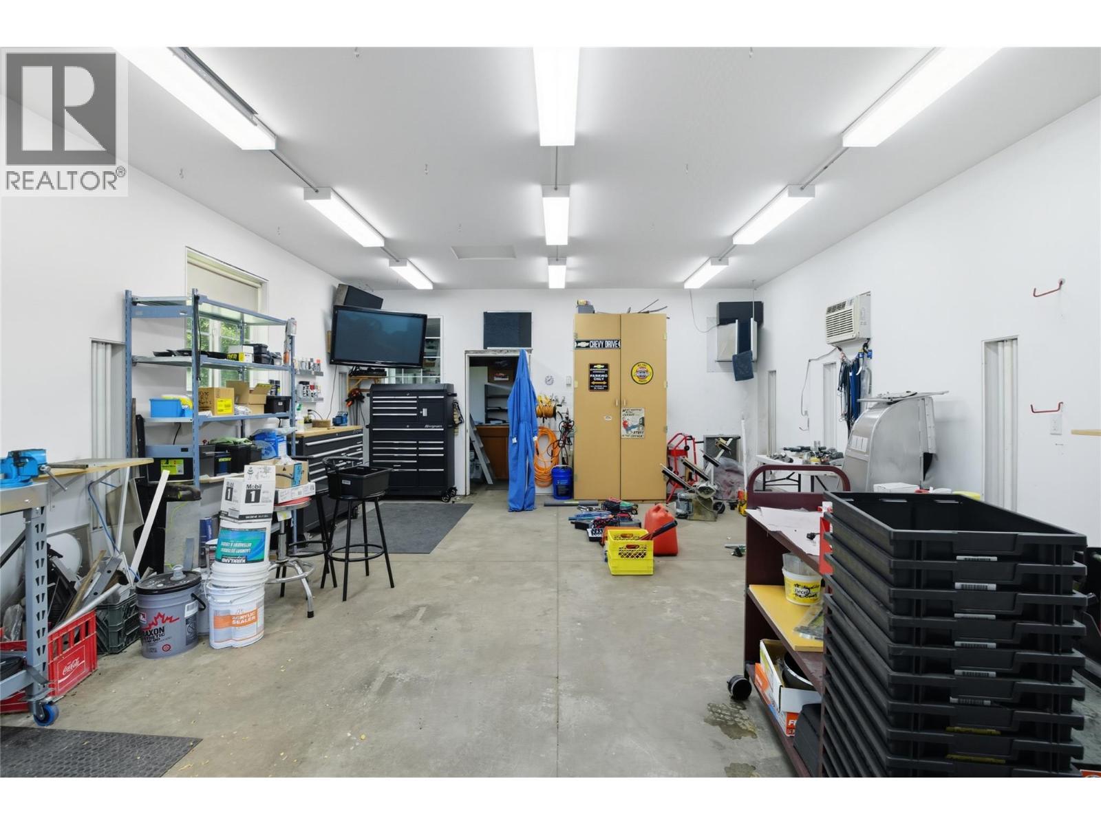 5996 Todd Hill Crescent, Kamloops, BC - Indoor