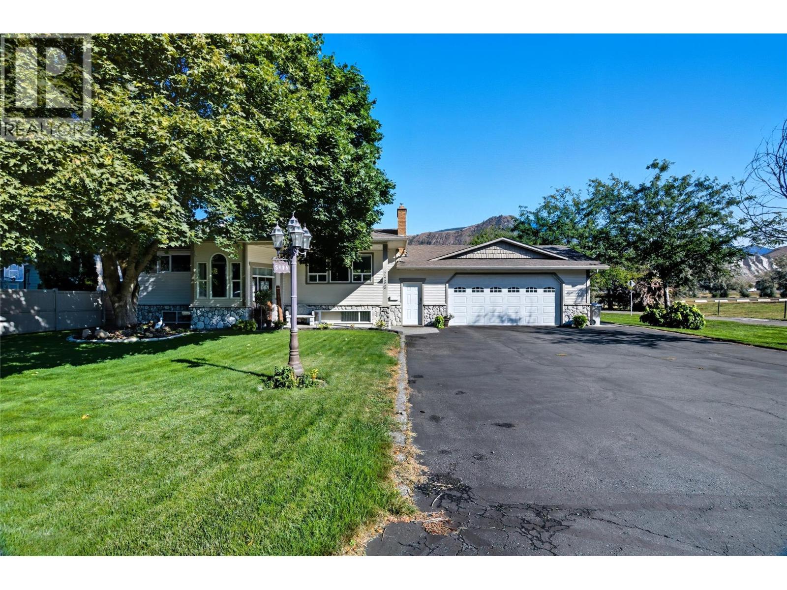 5996 Todd Hill Crescent, Kamloops, BC - Outdoor With Facade