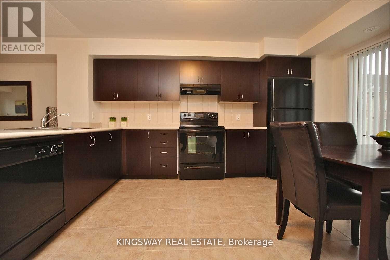 63 - 3050 Erin Centre Boulevard, Mississauga, ON - Indoor Photo Showing Kitchen