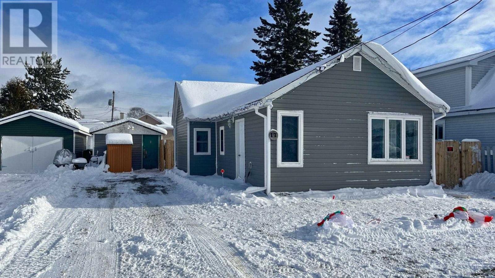 17 Third Ave, Wawa, ON - Outdoor