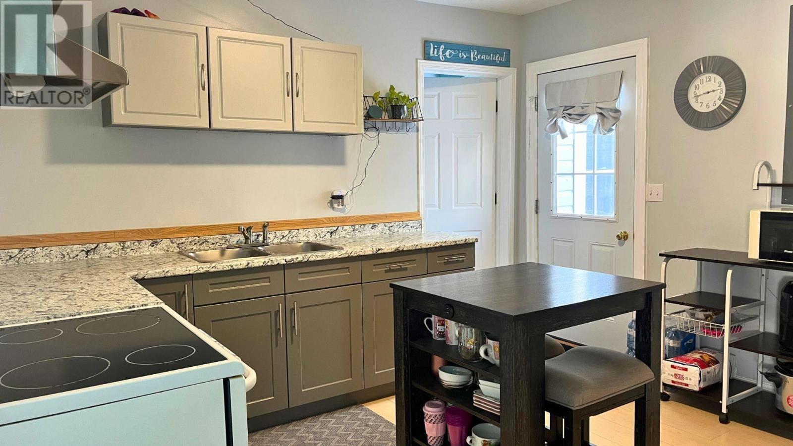 17 Third Ave, Wawa, ON - Indoor Photo Showing Laundry Room