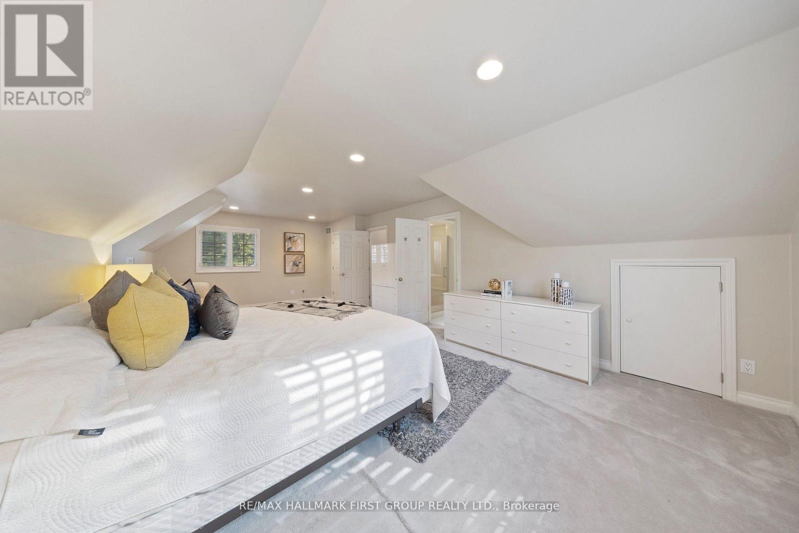 257 Roseland Crescent, Burlington, ON - Indoor Photo Showing Bedroom