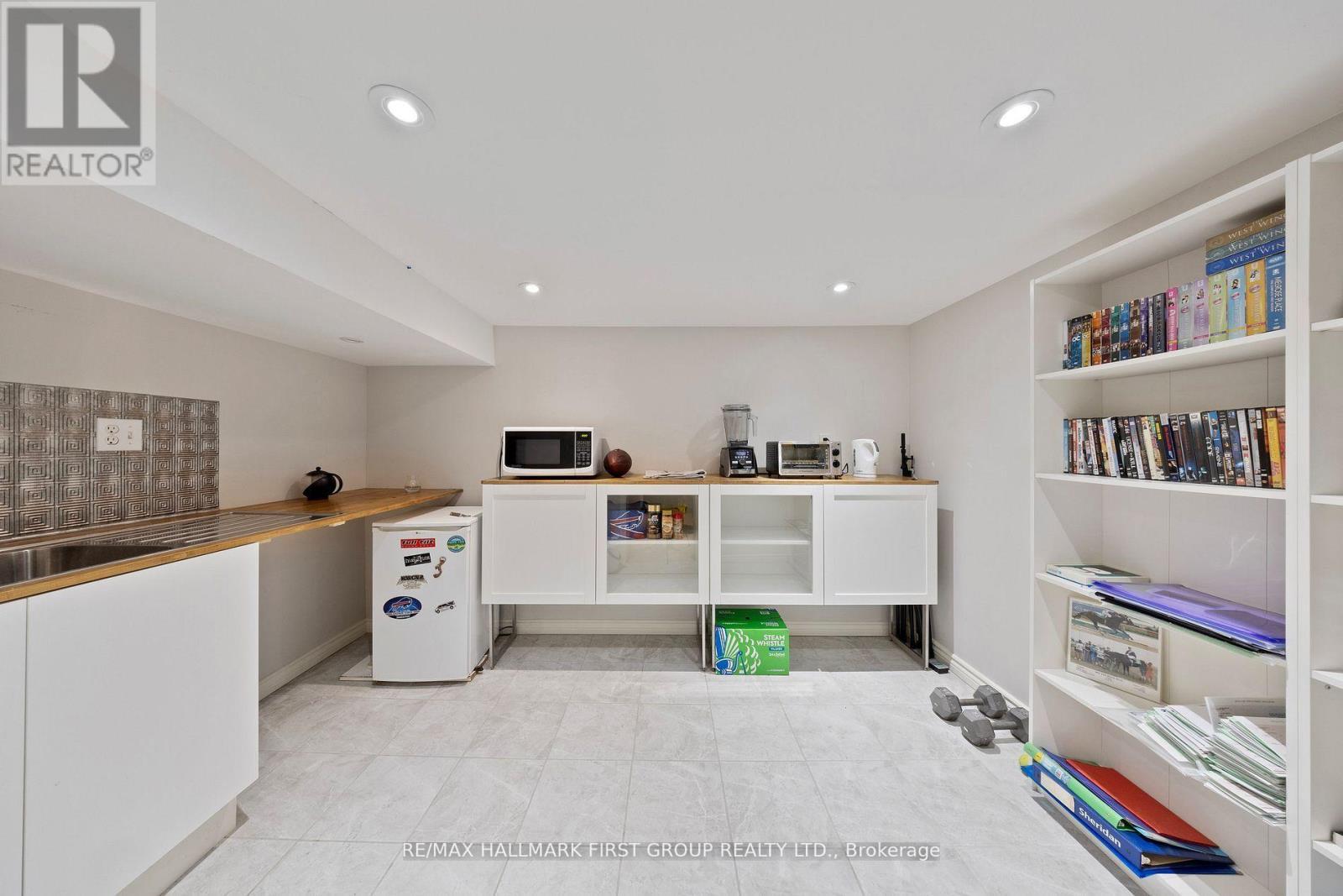 257 Roseland Crescent, Burlington, ON - Indoor