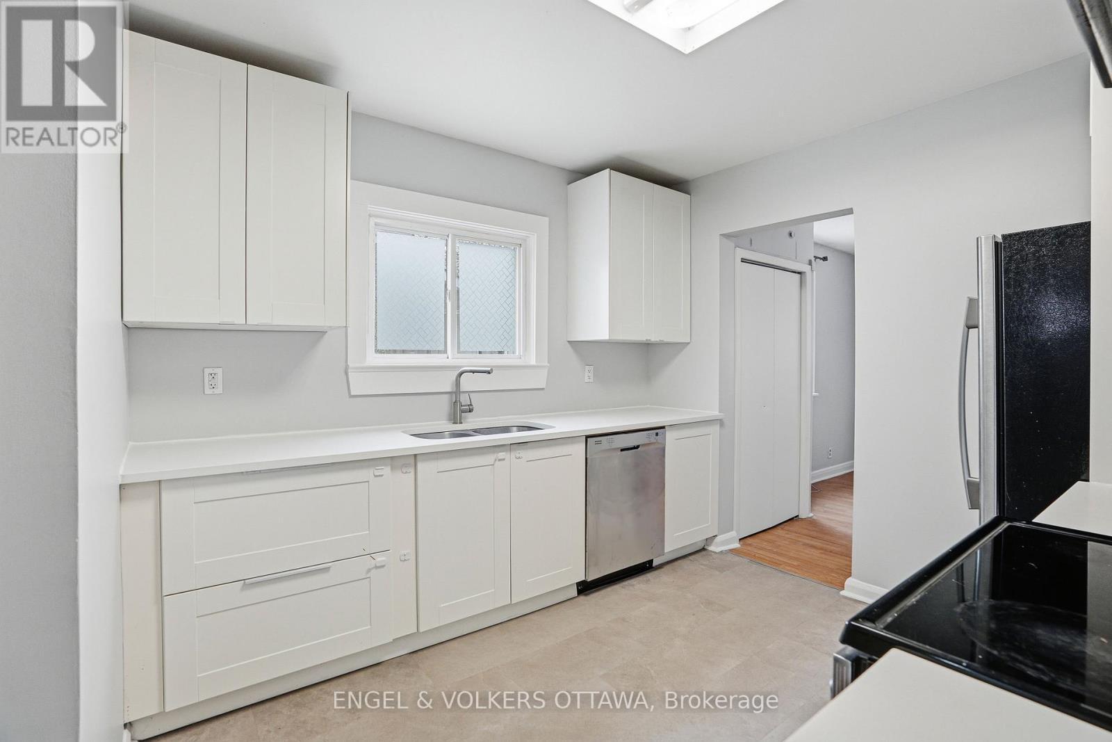 153 Hickory Street, Ottawa, ON - Indoor Photo Showing Kitchen With Double Sink