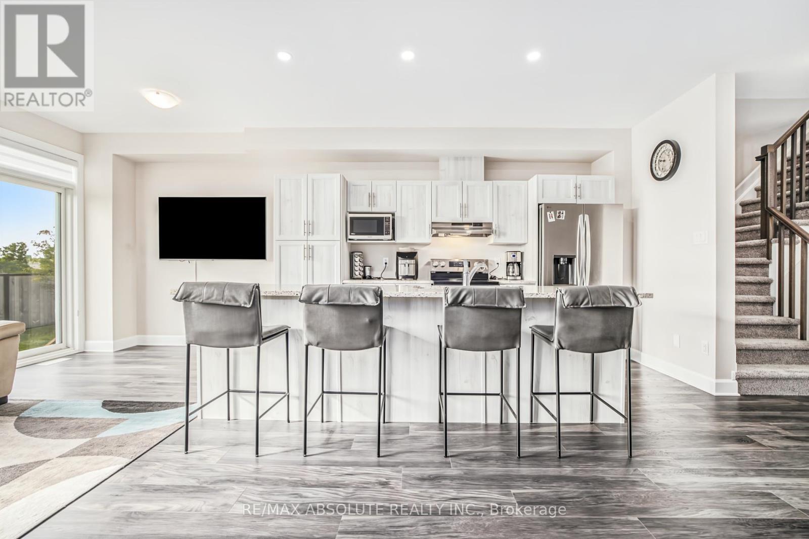 184 Hooper Street, Carleton Place, ON - Indoor Photo Showing Kitchen With Upgraded Kitchen