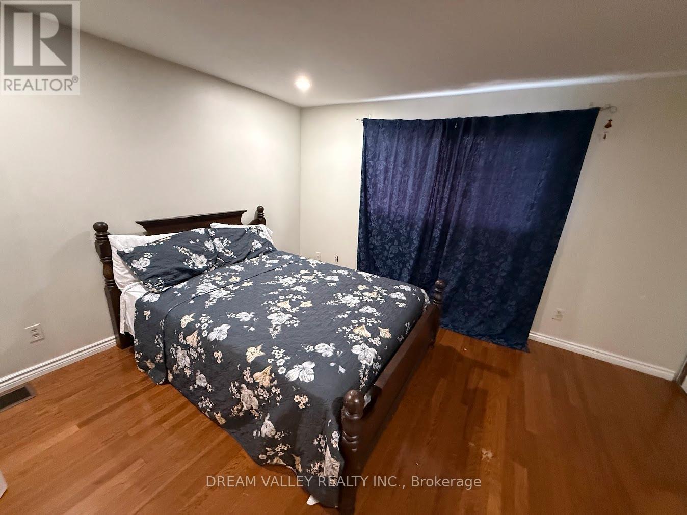 3563 Autumnleaf Crescent, Mississauga, ON - Indoor Photo Showing Bedroom