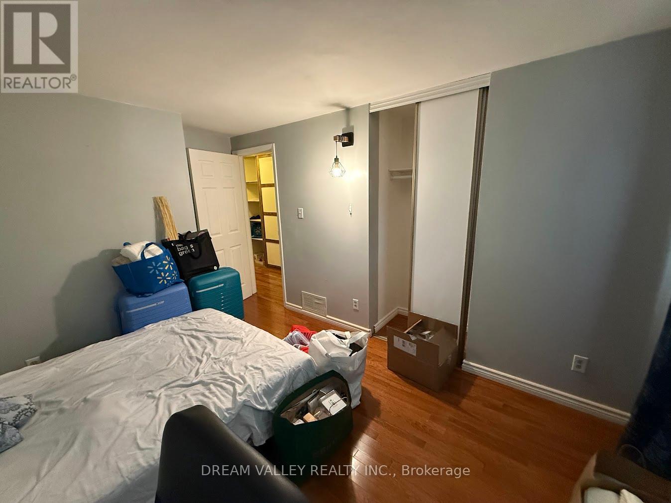 3563 Autumnleaf Crescent, Mississauga, ON - Indoor Photo Showing Bedroom