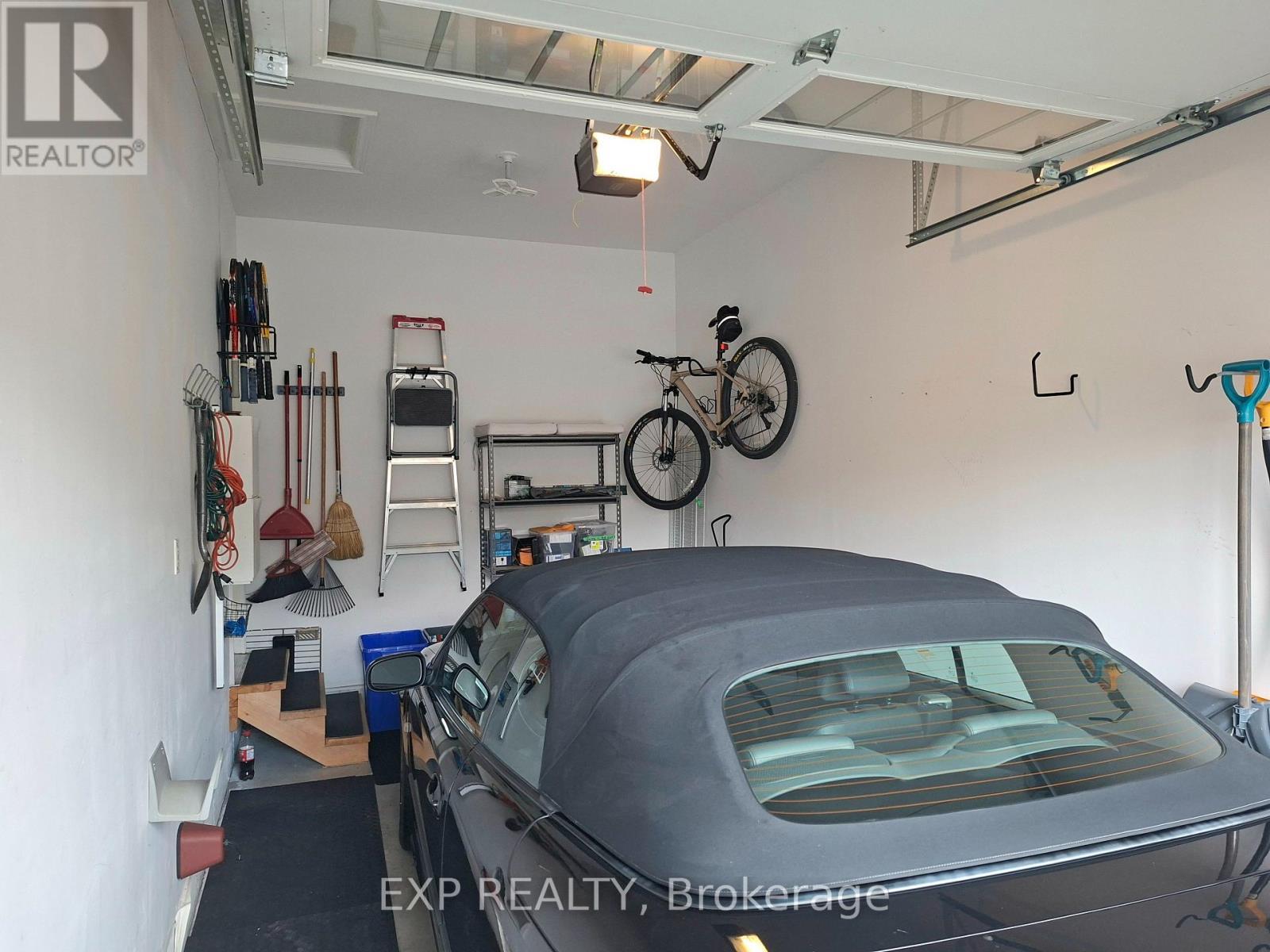 5 Mcclay Avenue, Grimsby, ON - Indoor Photo Showing Garage