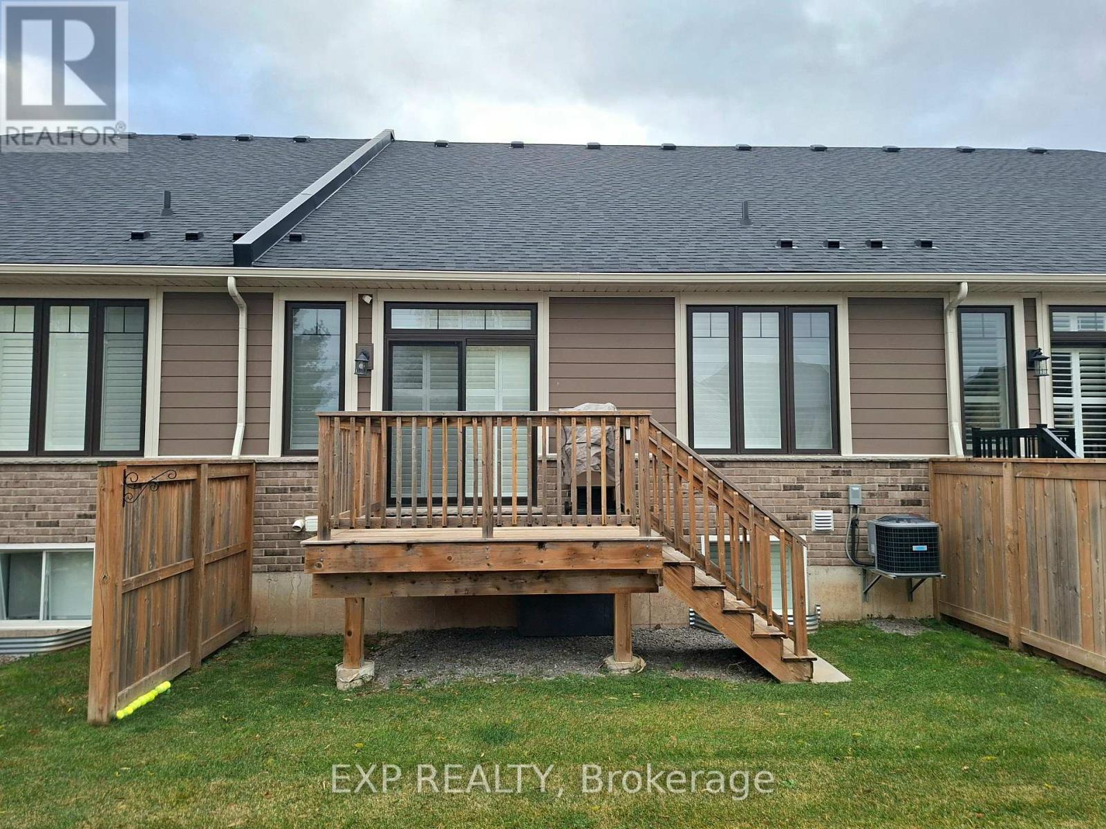 5 Mcclay Avenue, Grimsby, ON - Outdoor With Deck Patio Veranda