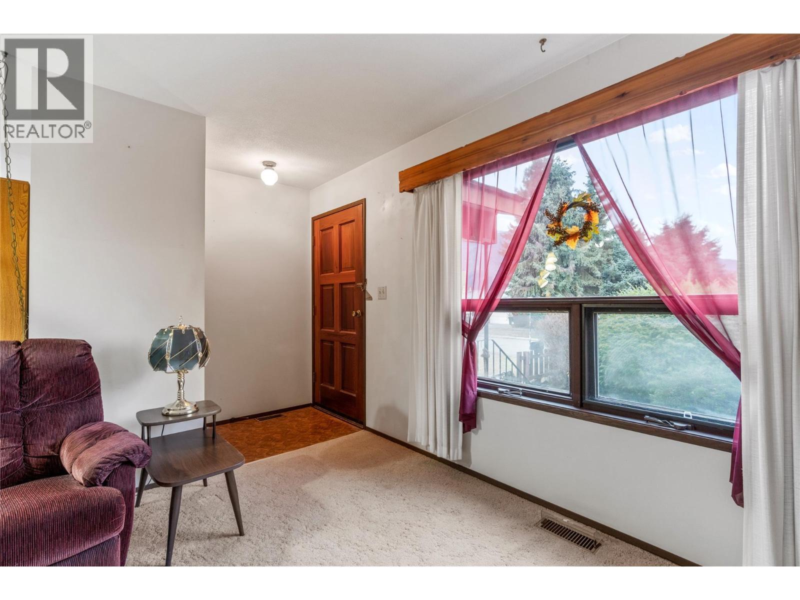 5350 73 Avenue Ne, Canoe, BC - Indoor Photo Showing Other Room