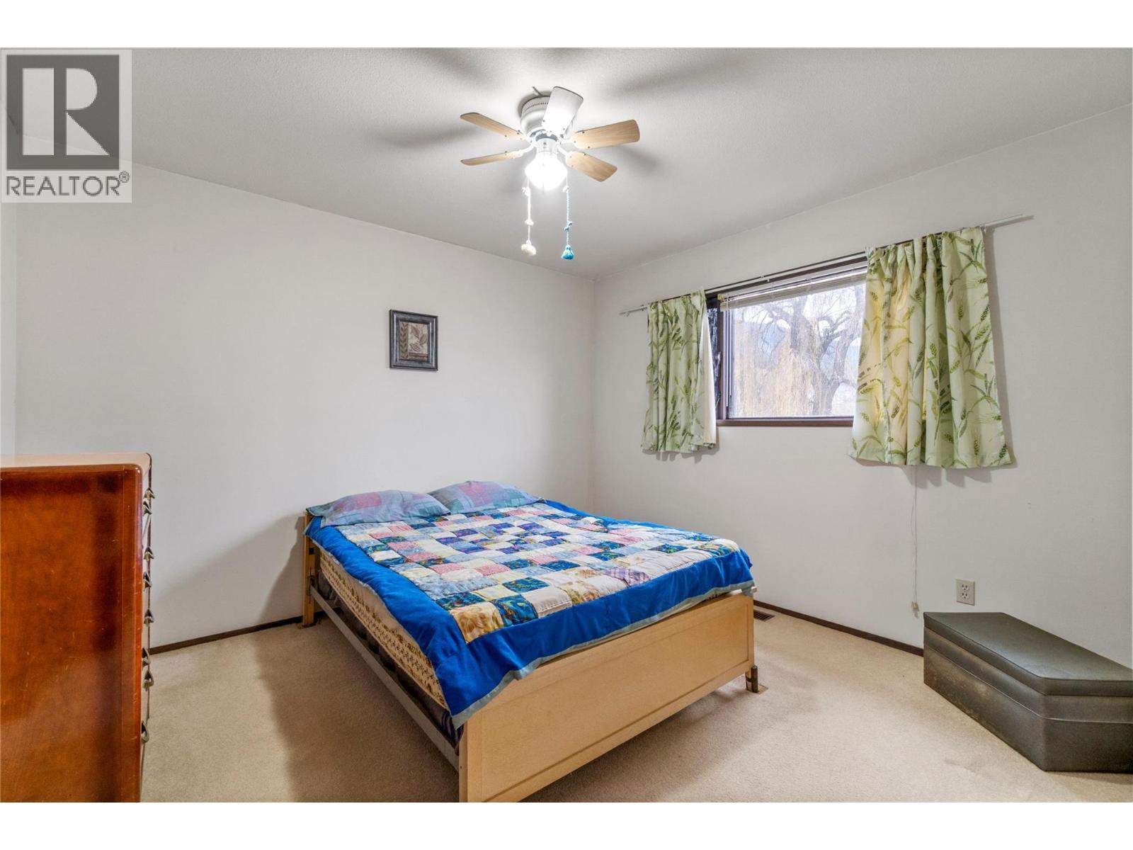 2nd bedroom - 5350 73 Avenue Ne, Canoe, BC - Indoor Photo Showing Bedroom