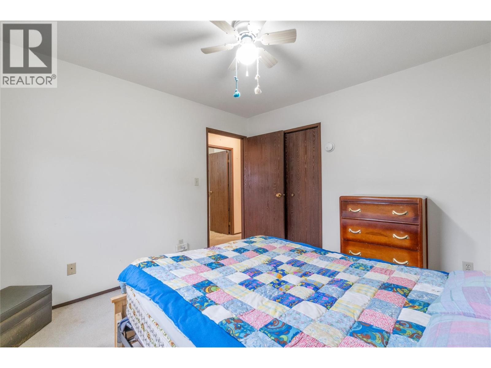 5350 73 Avenue Ne, Canoe, BC - Indoor Photo Showing Bedroom