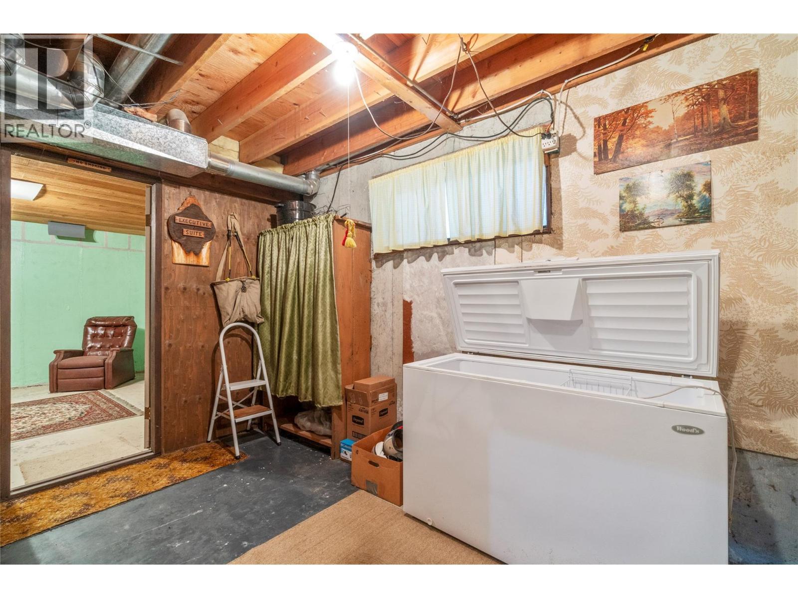 5350 73 Avenue Ne, Canoe, BC - Indoor Photo Showing Basement