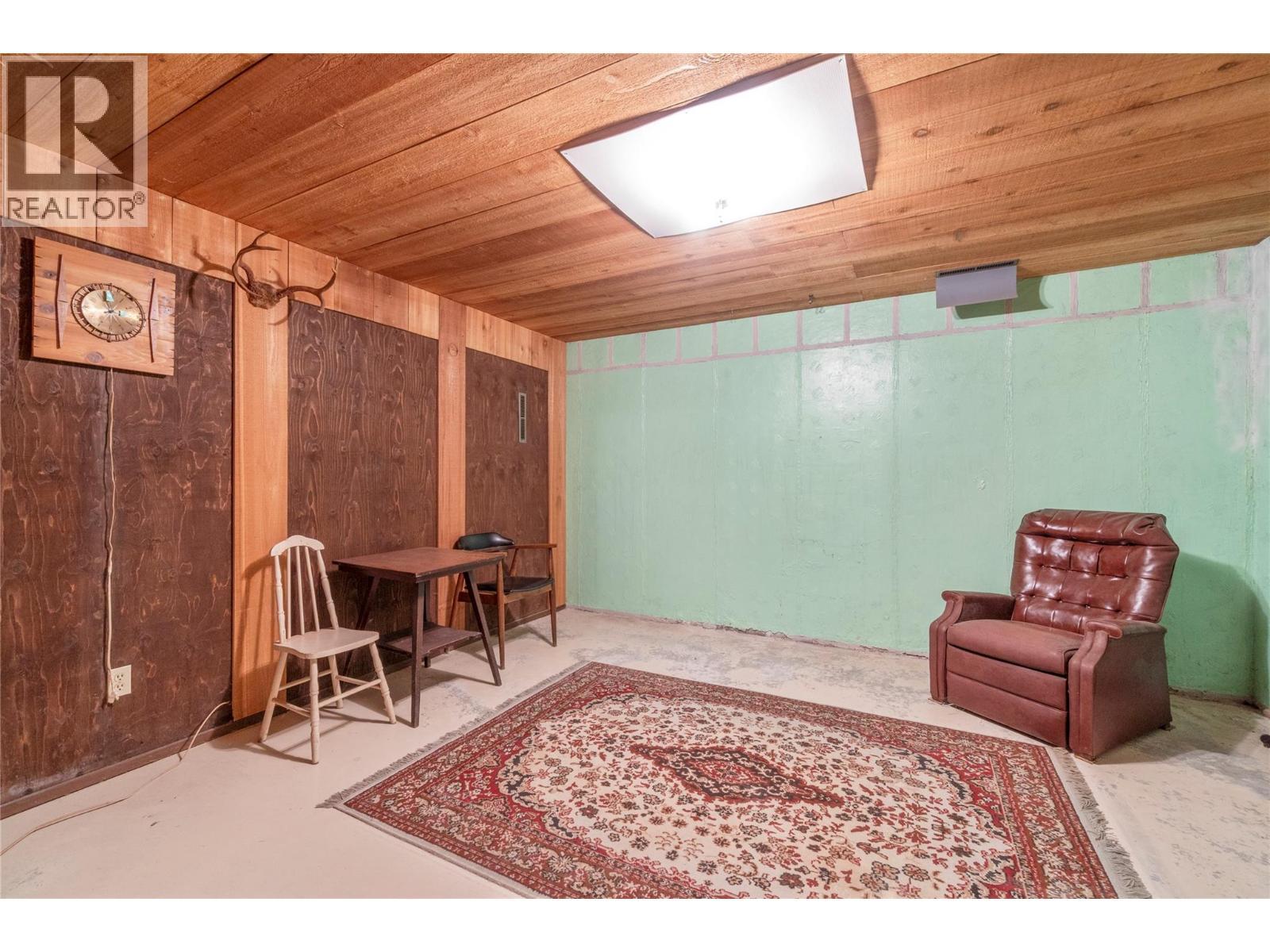Rec room/potential bedroom - 5350 73 Avenue Ne, Canoe, BC - Indoor