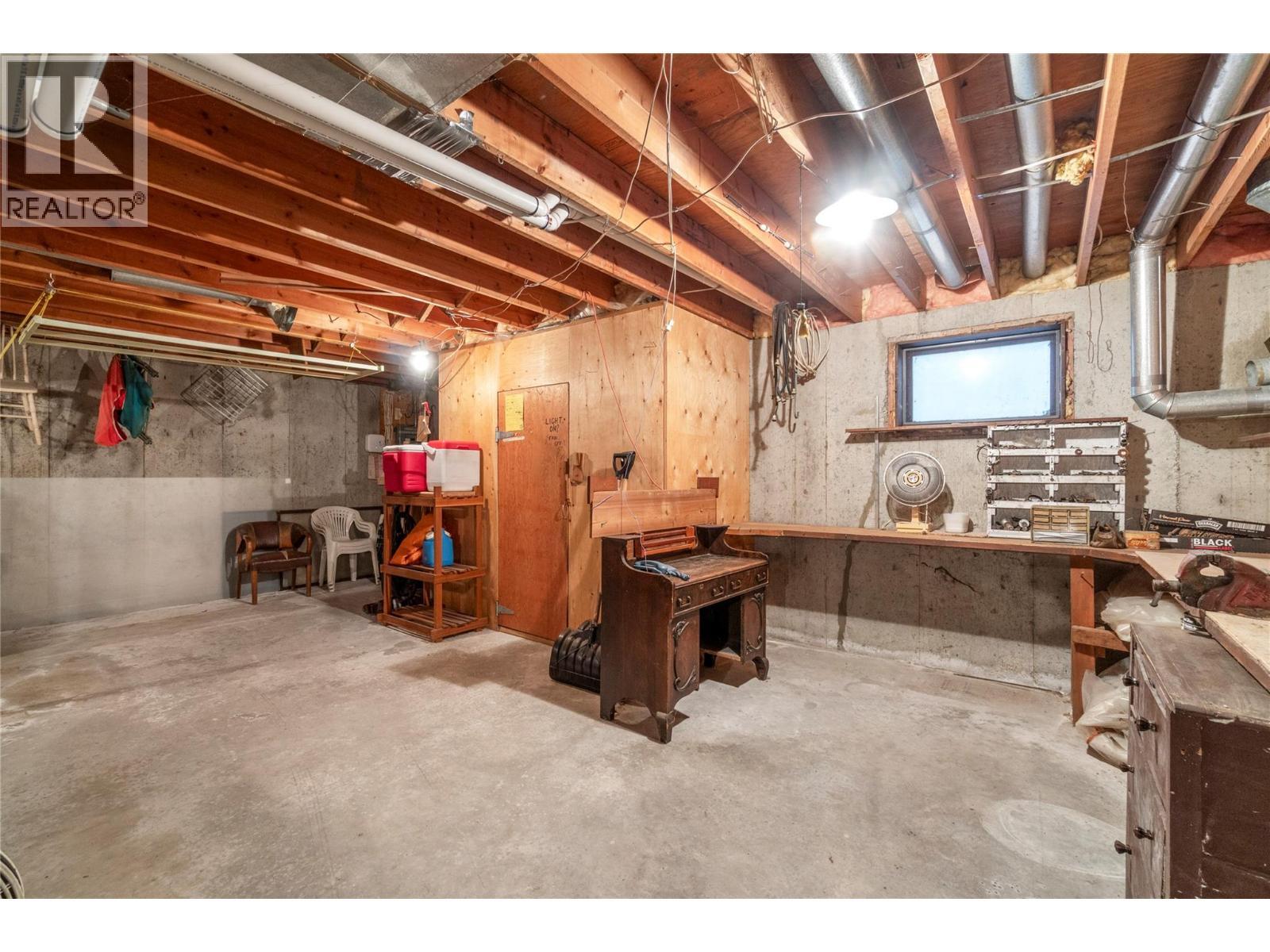 5350 73 Avenue Ne, Canoe, BC - Indoor Photo Showing Basement