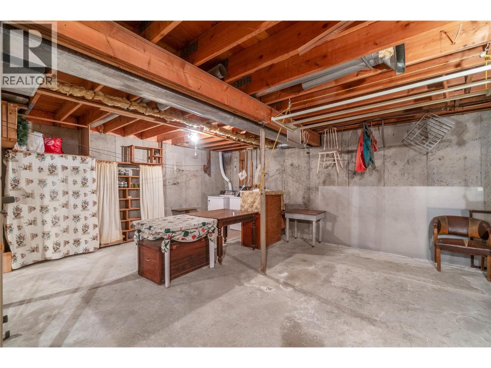5350 73 Avenue Ne, Canoe, BC - Indoor Photo Showing Basement