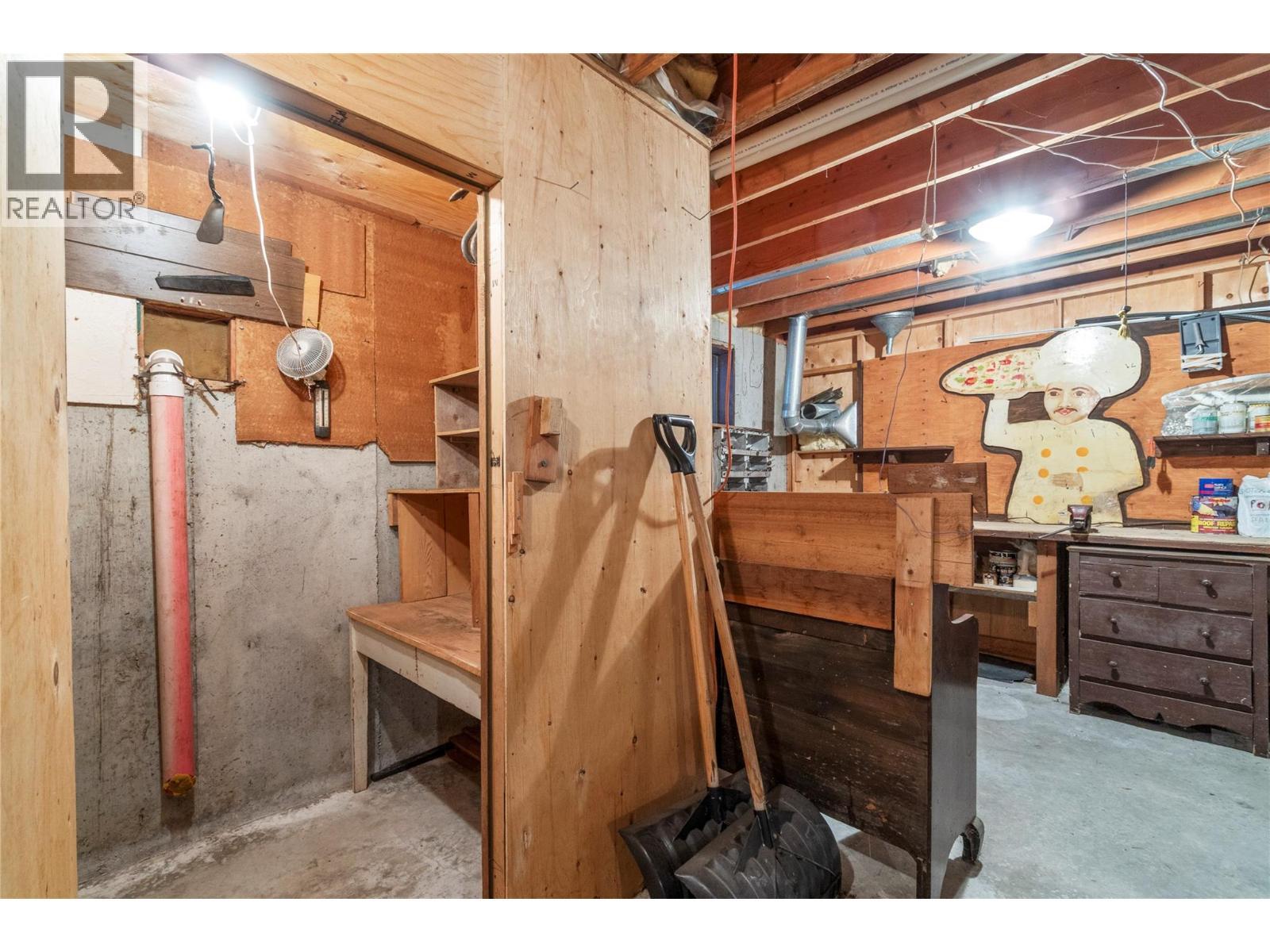 5350 73 Avenue Ne, Canoe, BC - Indoor Photo Showing Basement