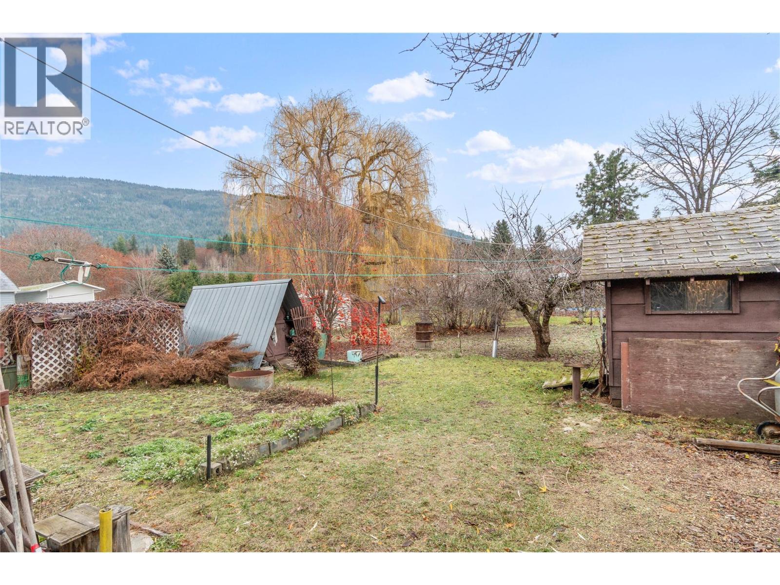 5350 73 Avenue Ne, Canoe, BC - Outdoor