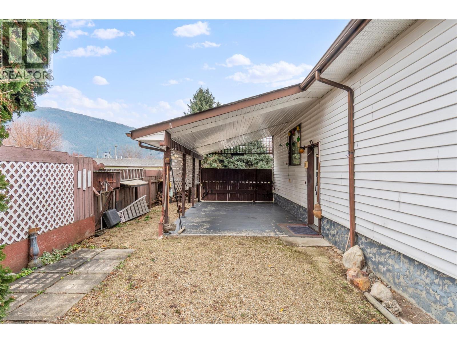 5350 73 Avenue Ne, Canoe, BC - Outdoor With Deck Patio Veranda With Exterior