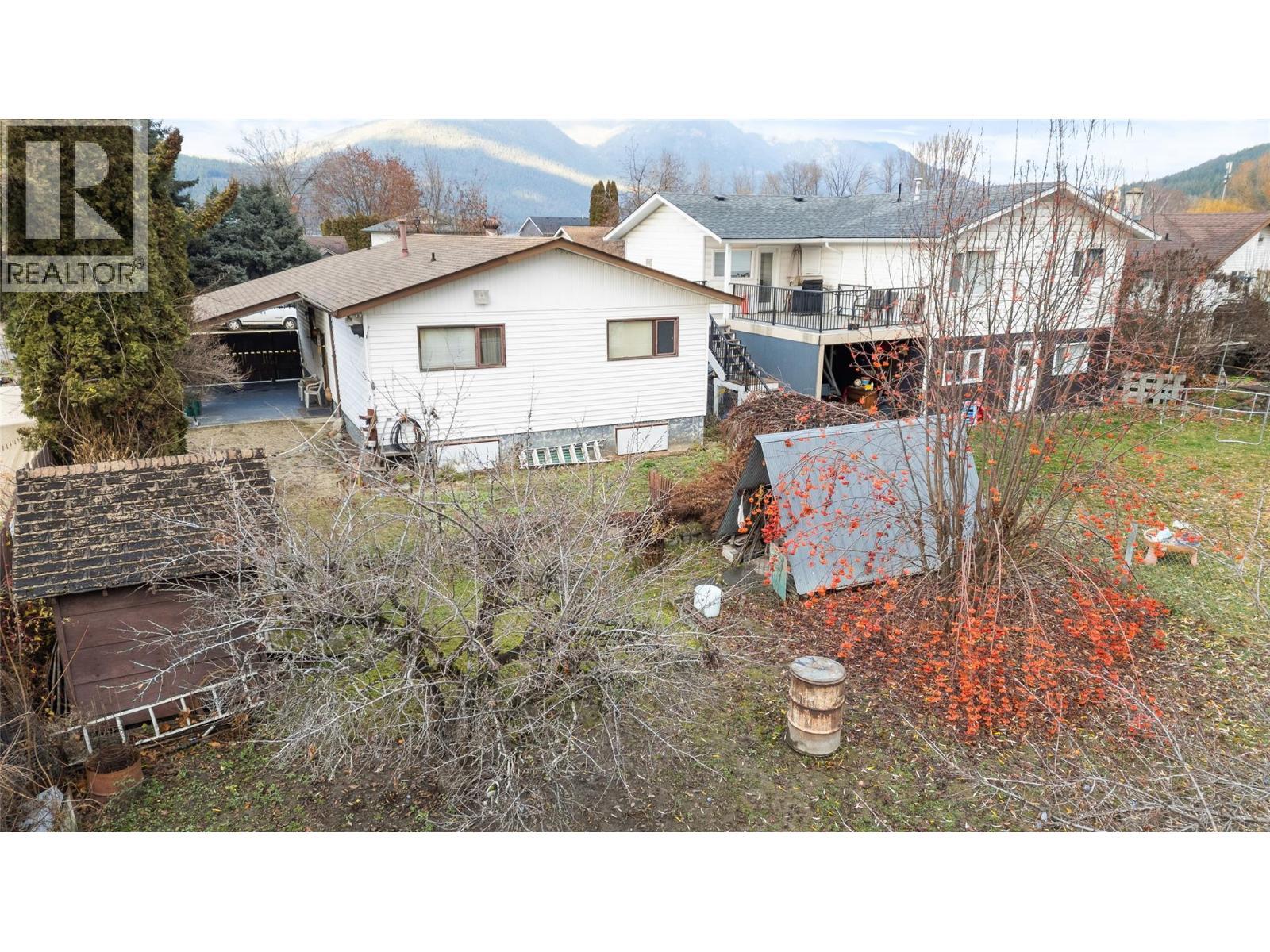 5350 73 Avenue Ne, Canoe, BC - Outdoor