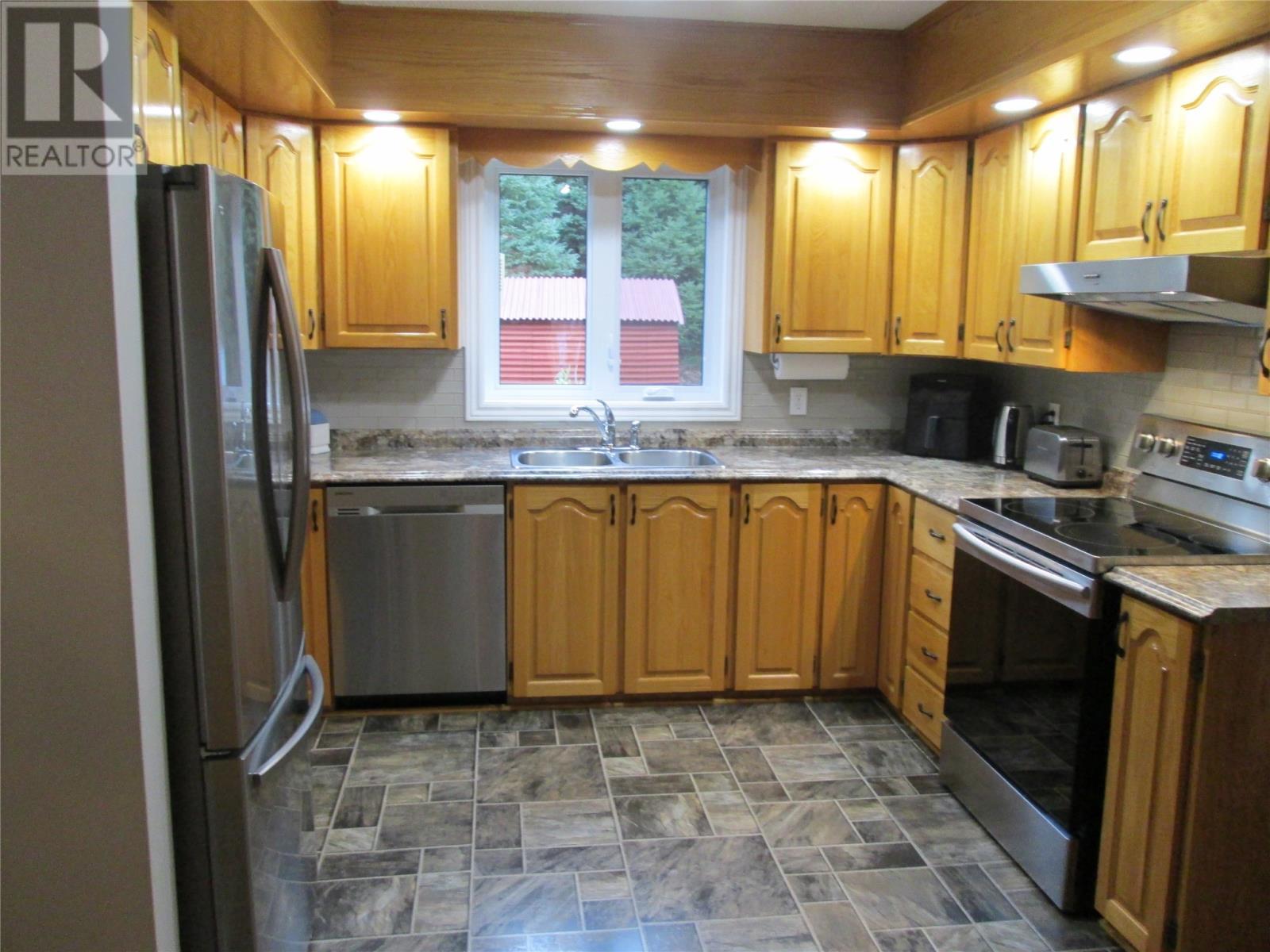 19 Voyce Cove Road, St.Albans, NL - Indoor Photo Showing Kitchen With Double Sink