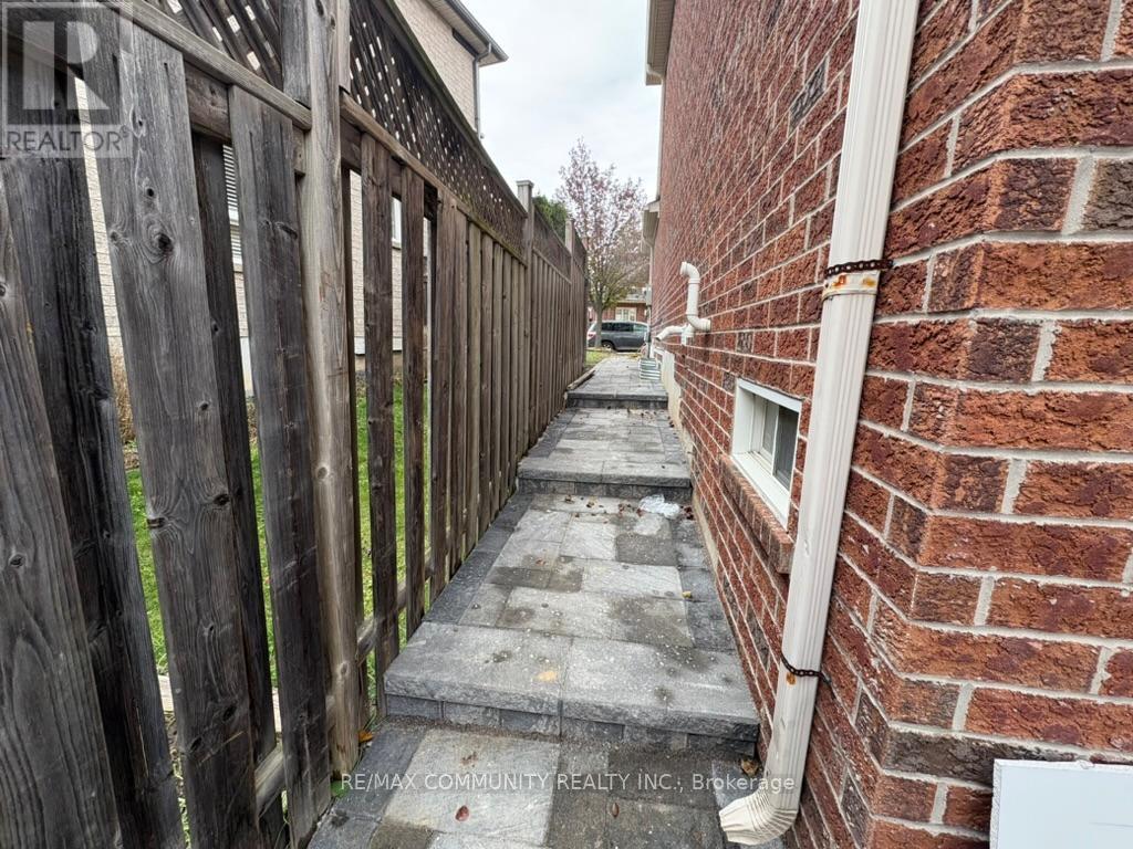 25 Freer Crescent, Ajax, ON - Indoor Photo Showing Other Room