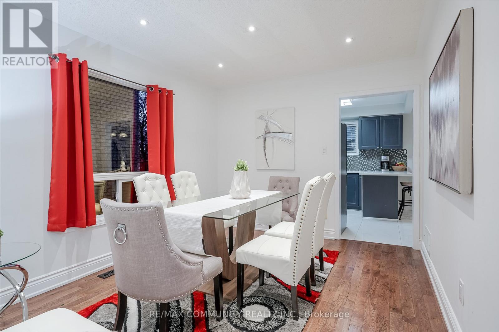 4 Edgerton Drive N, Clarington, ON - Indoor Photo Showing Dining Room