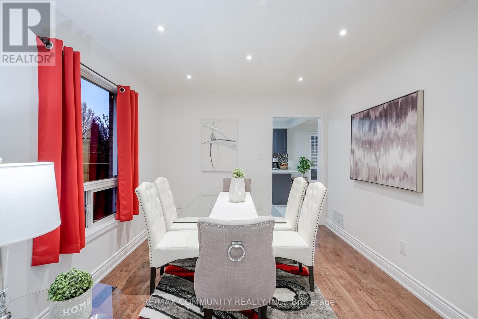 4 Edgerton Drive N, Clarington, ON - Indoor Photo Showing Dining Room
