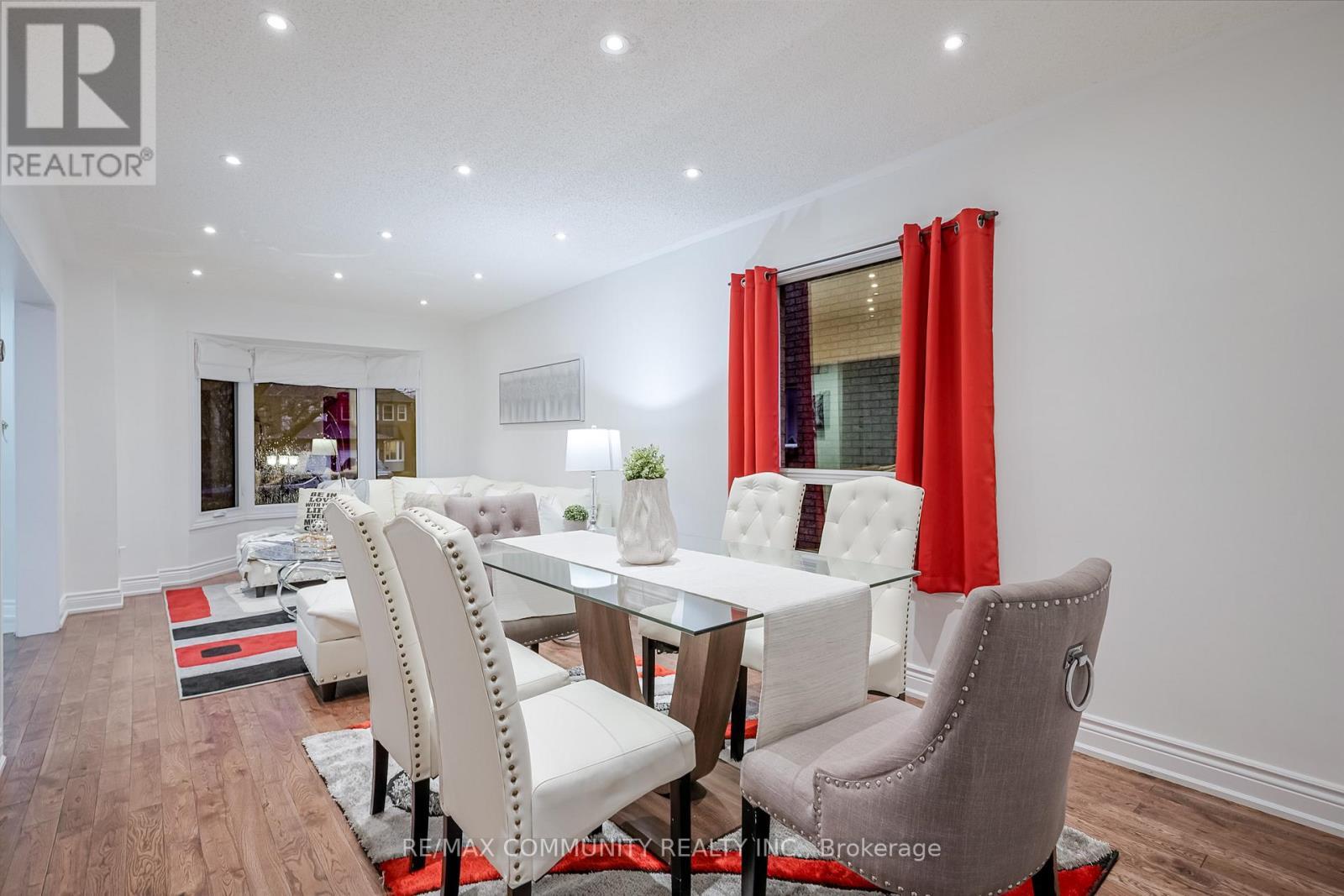 4 Edgerton Drive N, Clarington, ON - Indoor Photo Showing Dining Room