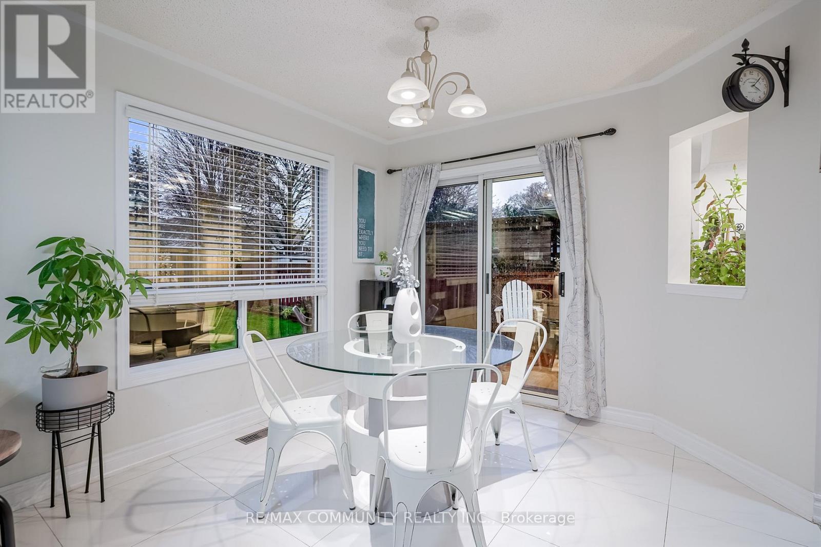4 Edgerton Drive N, Clarington, ON - Indoor Photo Showing Dining Room