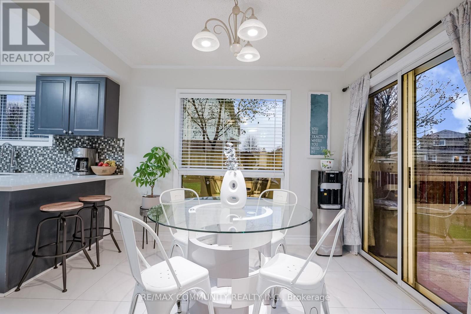 4 Edgerton Drive N, Clarington, ON - Indoor Photo Showing Dining Room