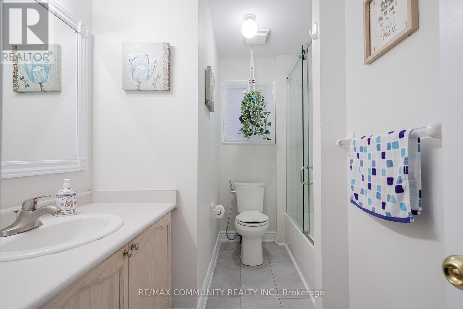 4 Edgerton Drive N, Clarington, ON - Indoor Photo Showing Bathroom