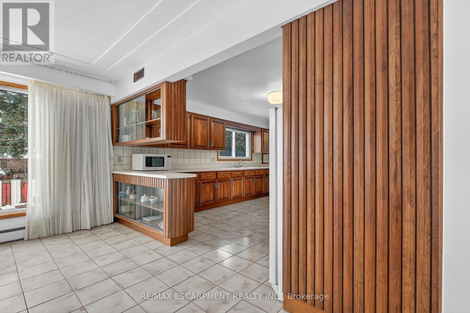 16 Southill Drive, Hamilton, ON - Indoor Photo Showing Other Room