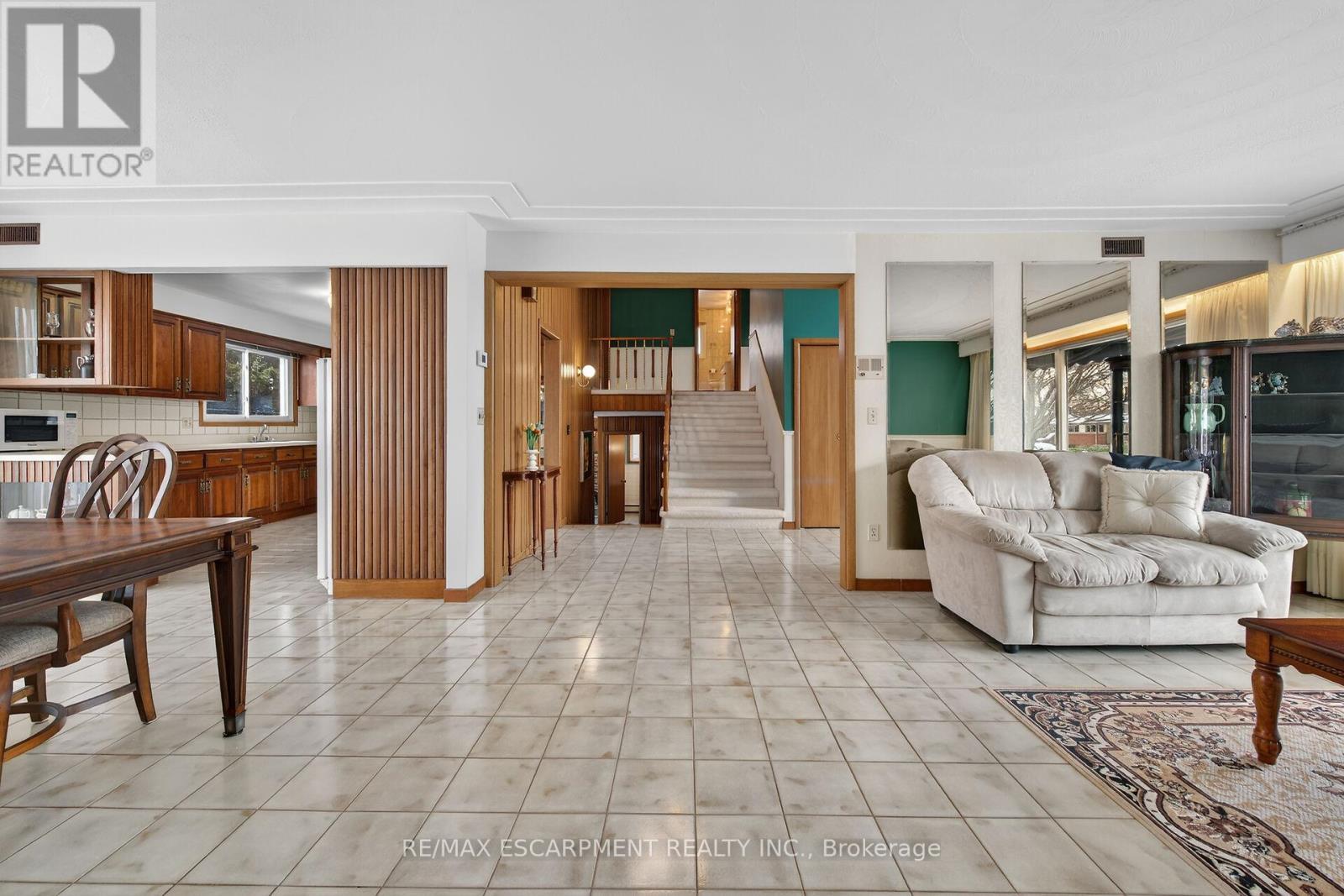 16 Southill Drive, Hamilton, ON - Indoor