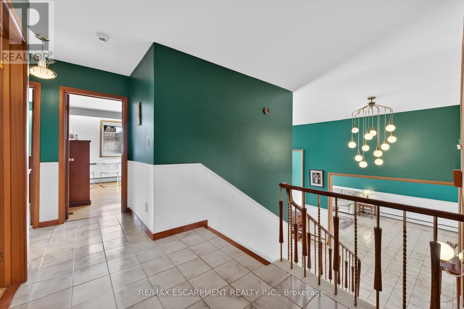 16 Southill Drive, Hamilton, ON - Indoor Photo Showing Other Room