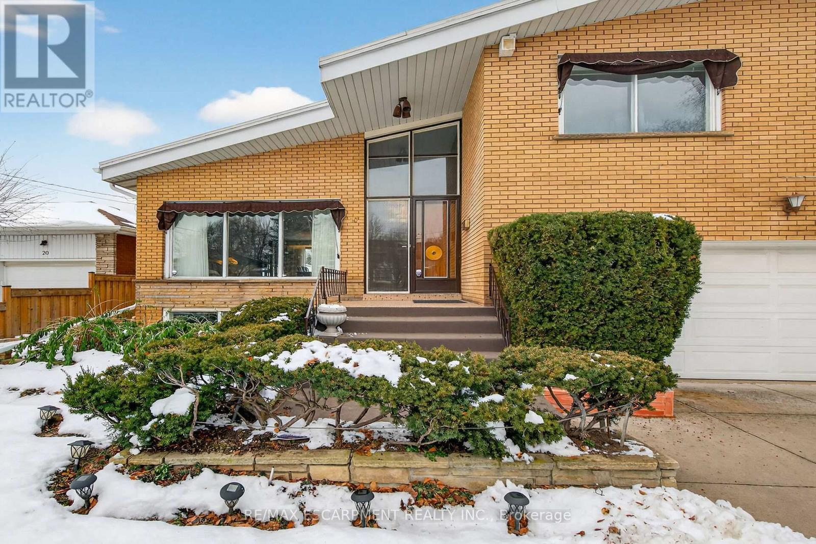 16 Southill Drive, Hamilton, ON - Outdoor