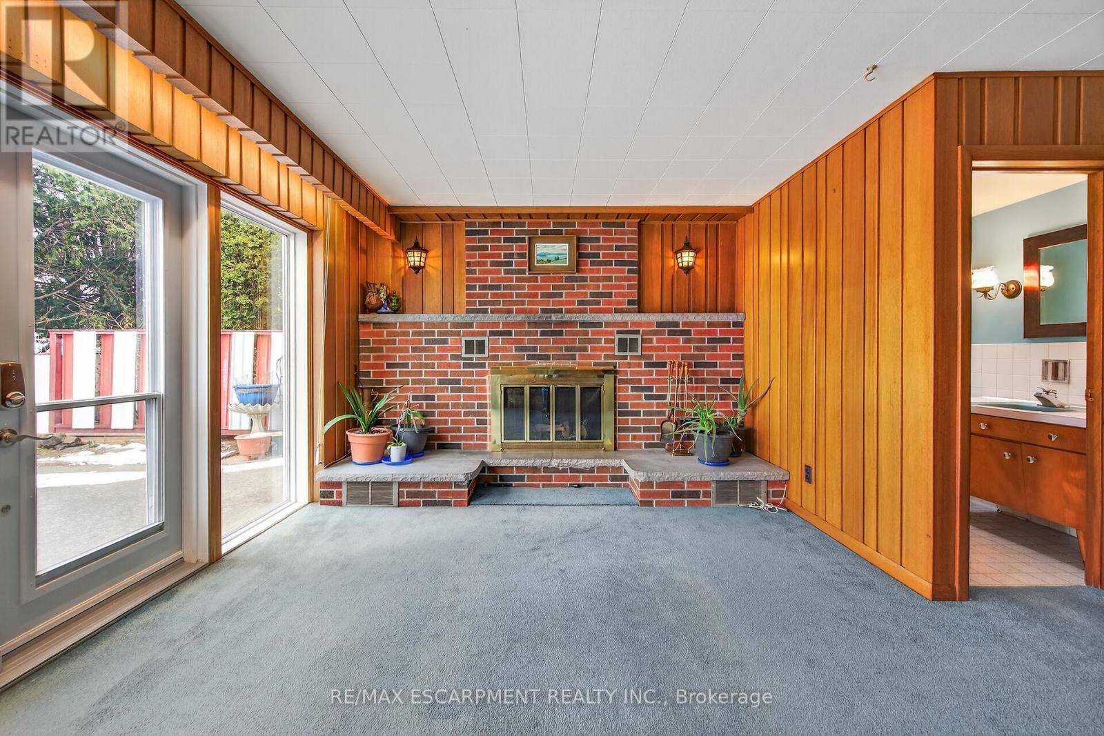 16 Southill Drive, Hamilton, ON - Indoor With Fireplace