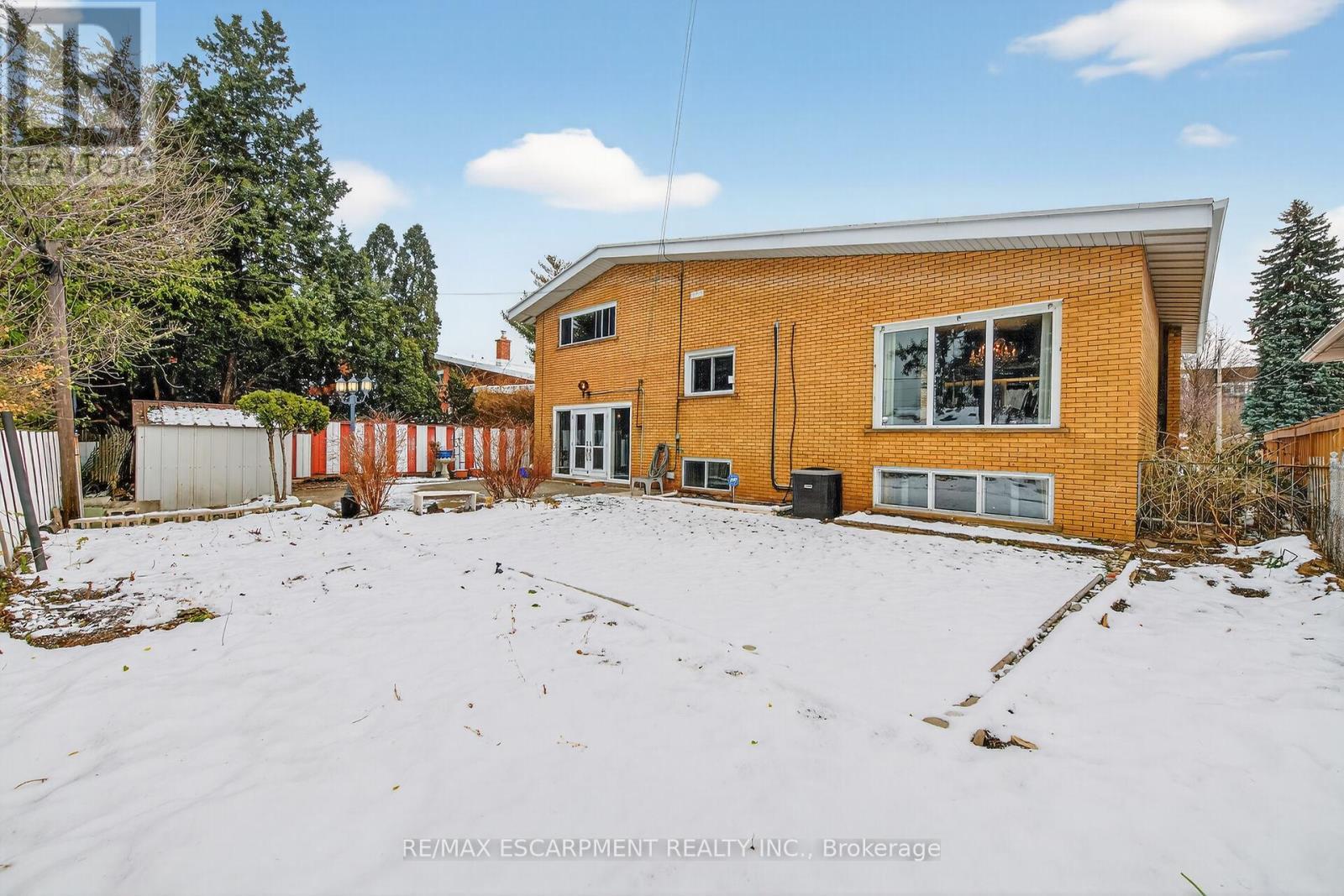 16 Southill Drive, Hamilton, ON - Outdoor