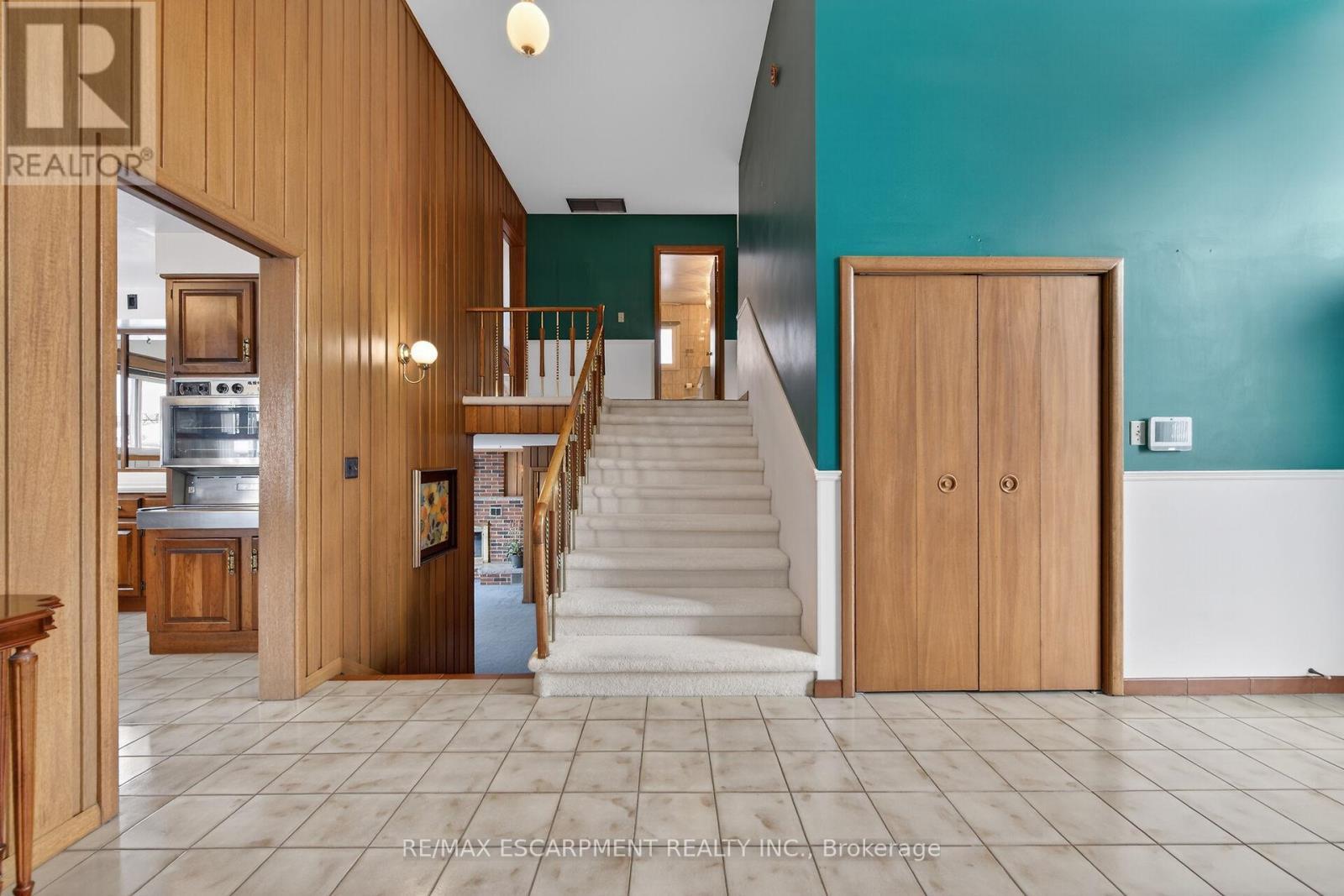 16 Southill Drive, Hamilton, ON - Indoor Photo Showing Other Room