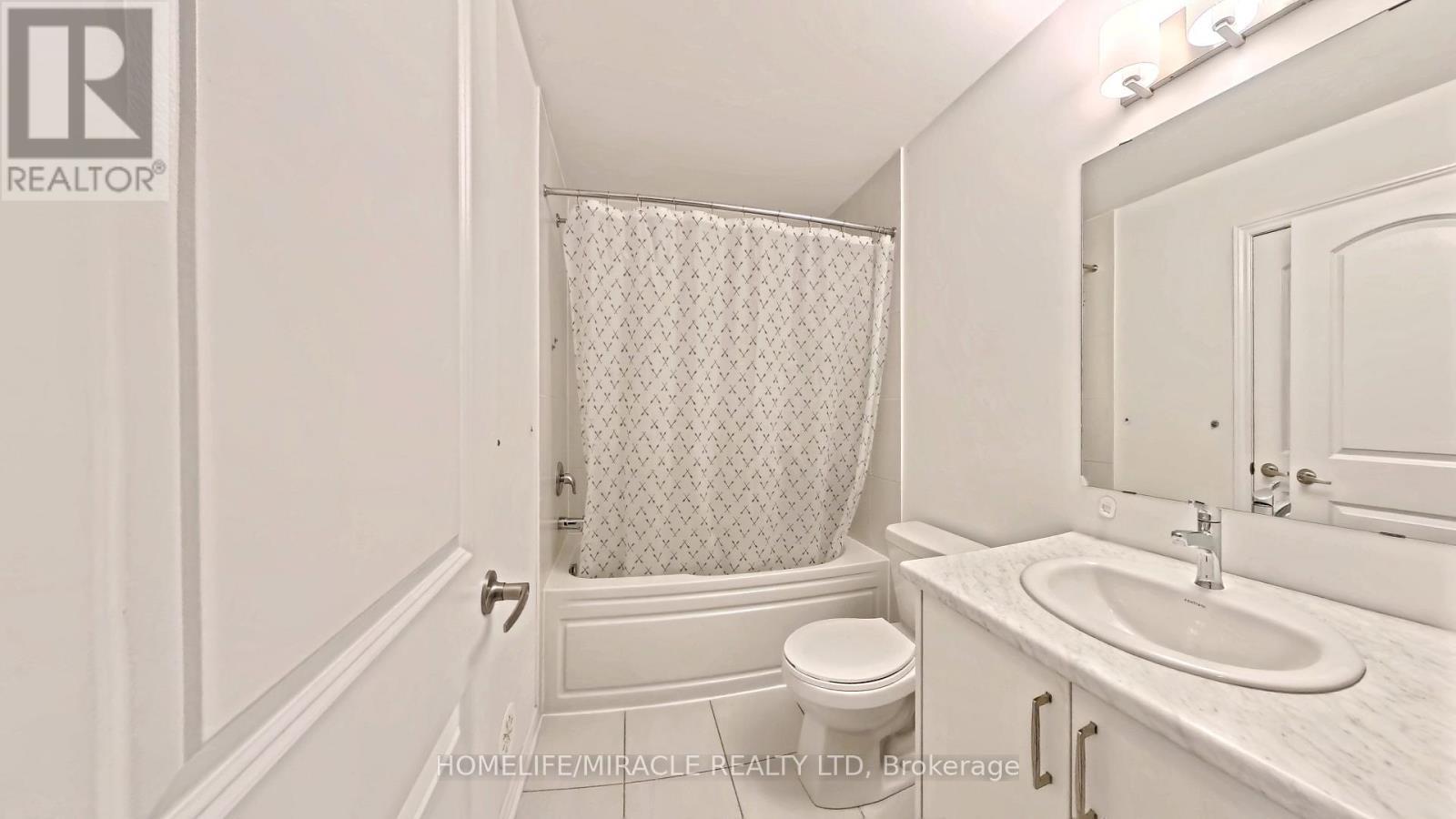 59 Sorbara Way, Whitby, ON - Indoor Photo Showing Bathroom
