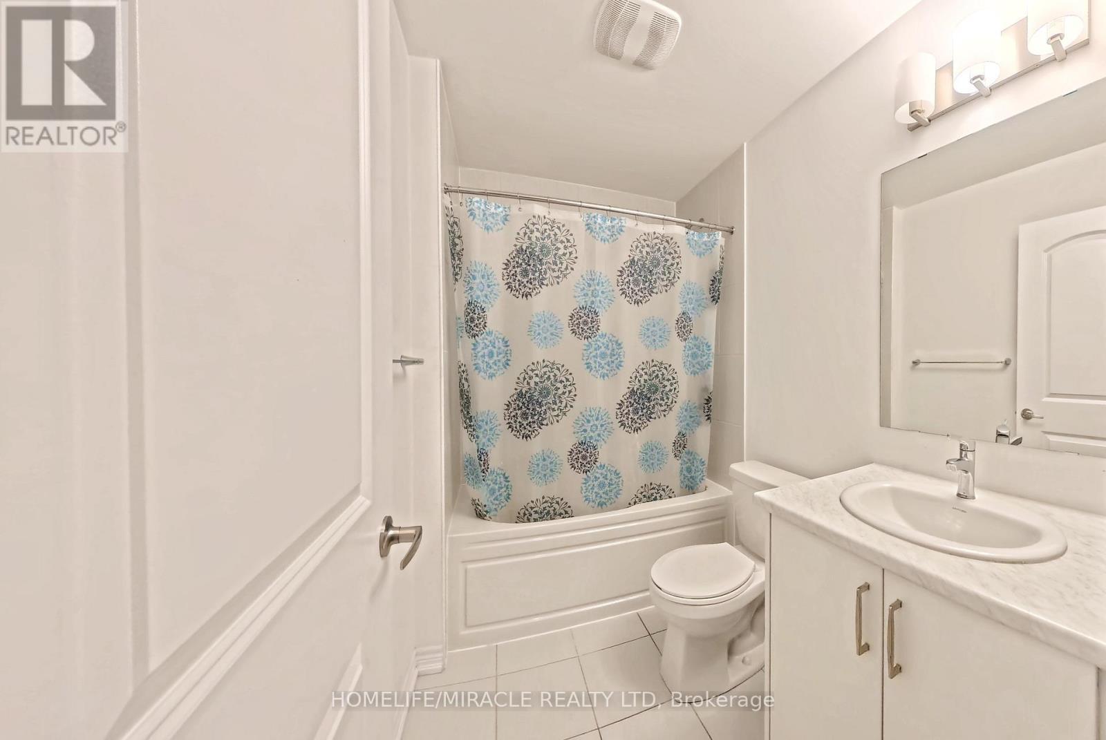 59 Sorbara Way, Whitby, ON - Indoor Photo Showing Bathroom