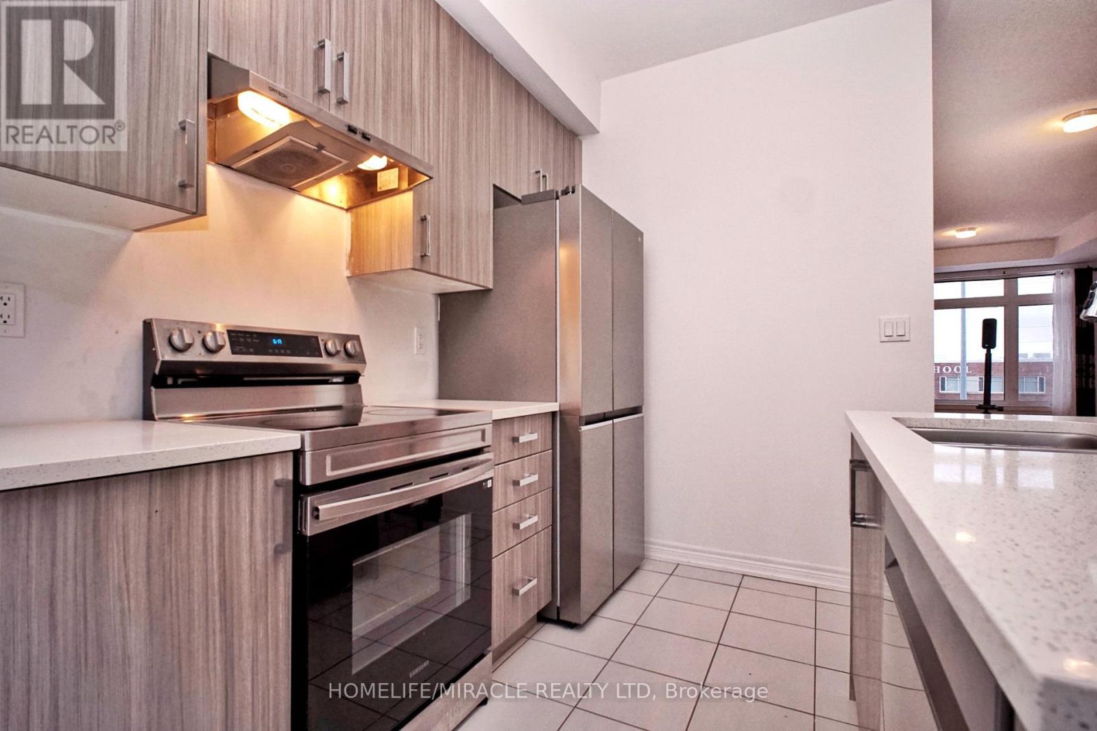 59 Sorbara Way, Whitby, ON - Indoor Photo Showing Kitchen