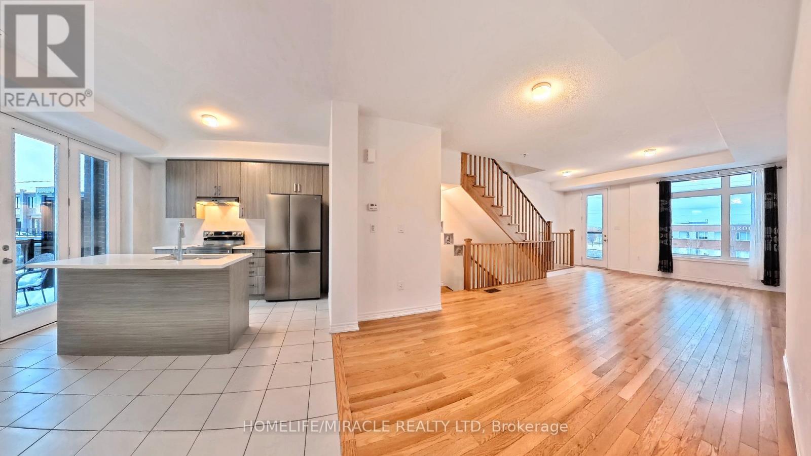 59 Sorbara Way, Whitby, ON - Indoor Photo Showing Kitchen