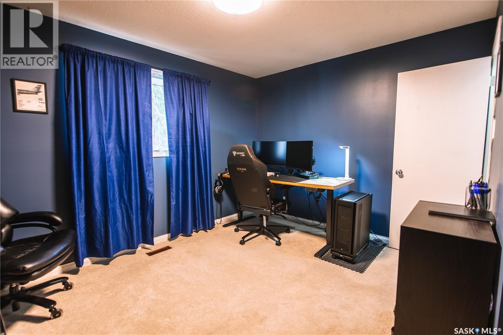 132 Nagel Crescent, Regina, SK - Indoor Photo Showing Office