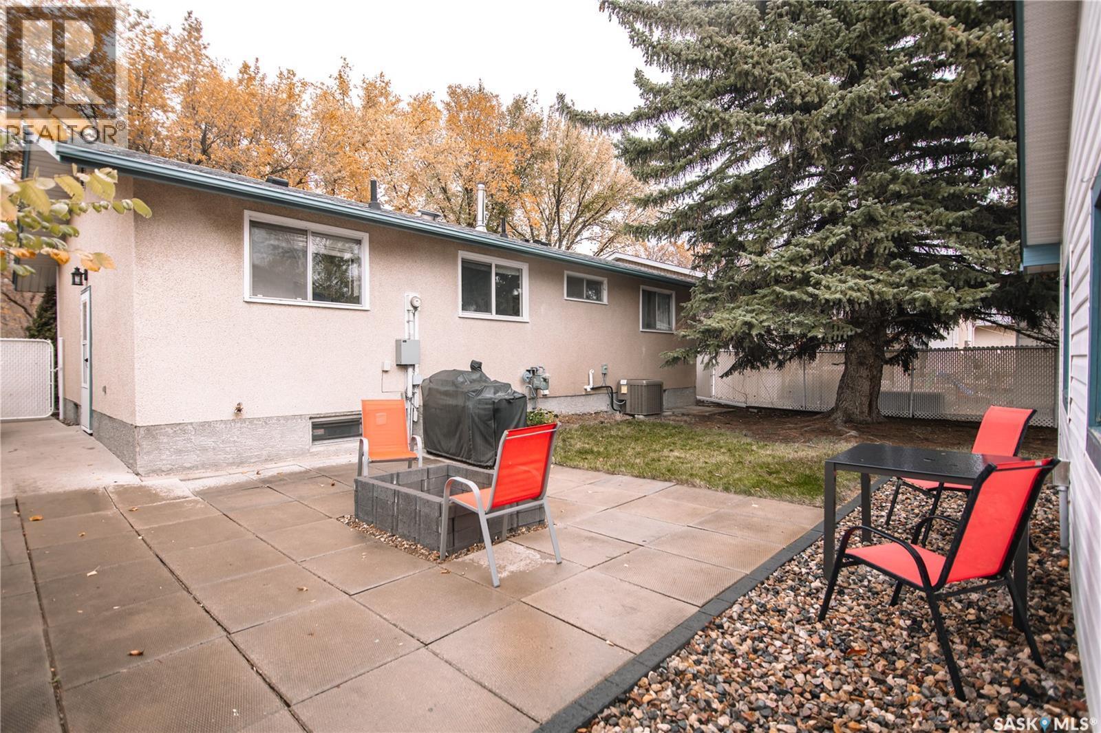 132 Nagel Crescent, Regina, SK - Outdoor