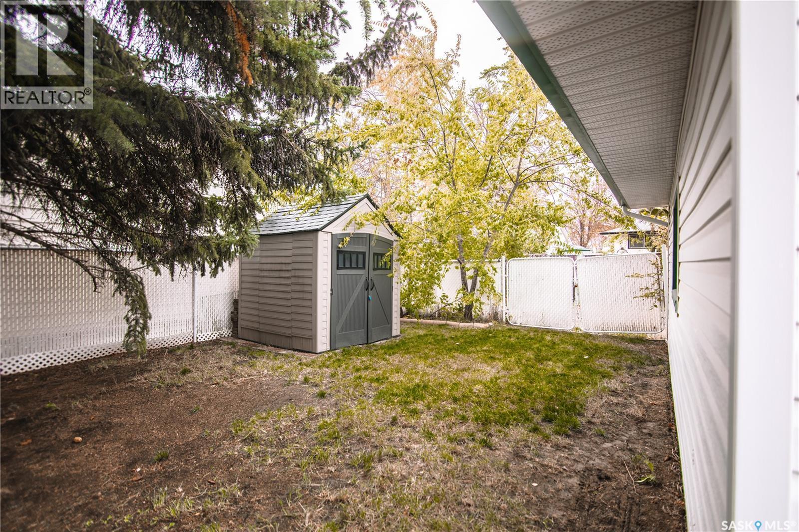 132 Nagel Crescent, Regina, SK - Outdoor