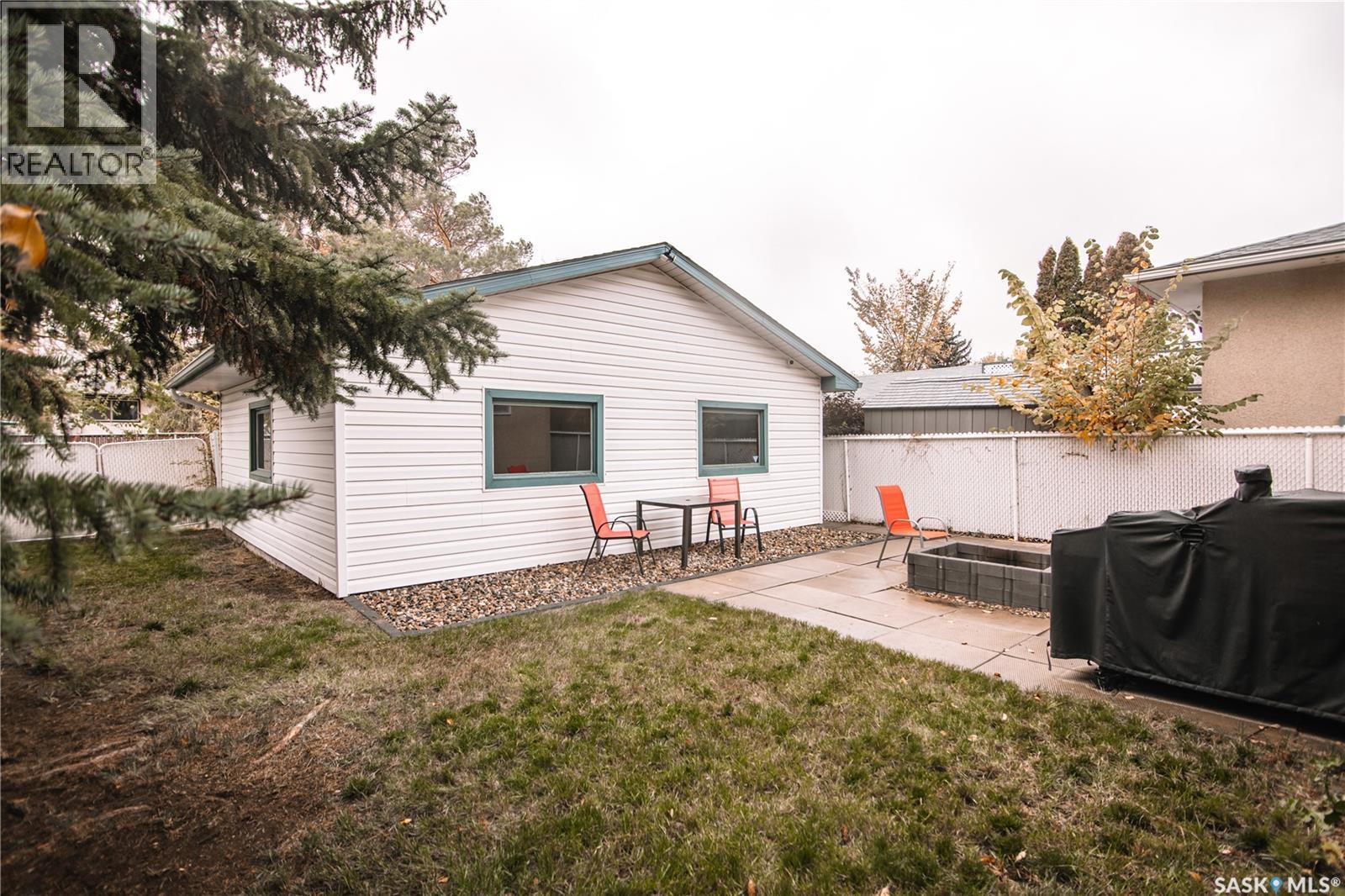 132 Nagel Crescent, Regina, SK - Outdoor