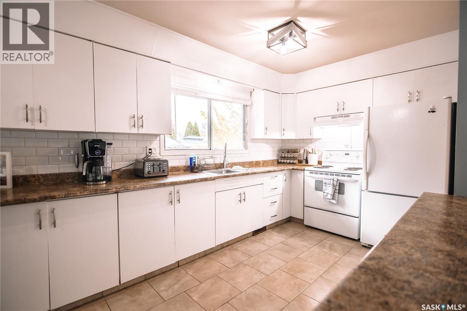 132 Nagel Crescent, Regina, SK - Indoor Photo Showing Kitchen With Double Sink