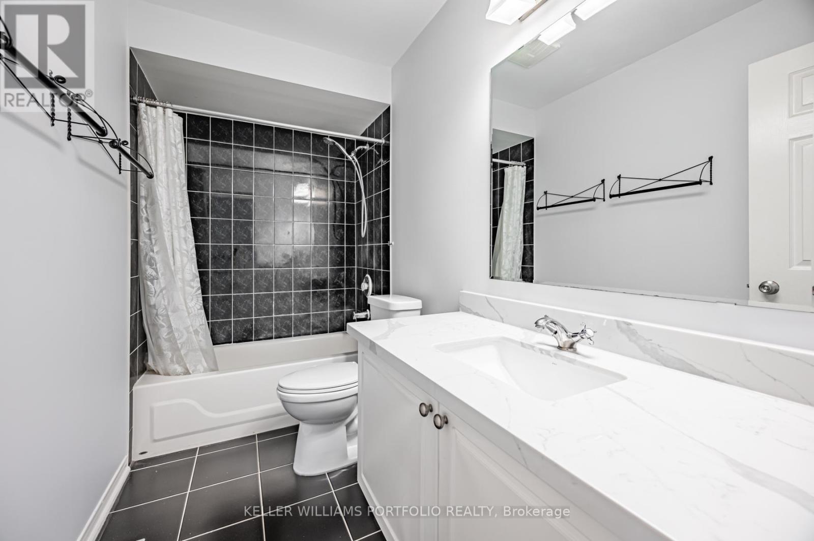 7160 Waldorf Way, Mississauga, ON - Indoor Photo Showing Bathroom