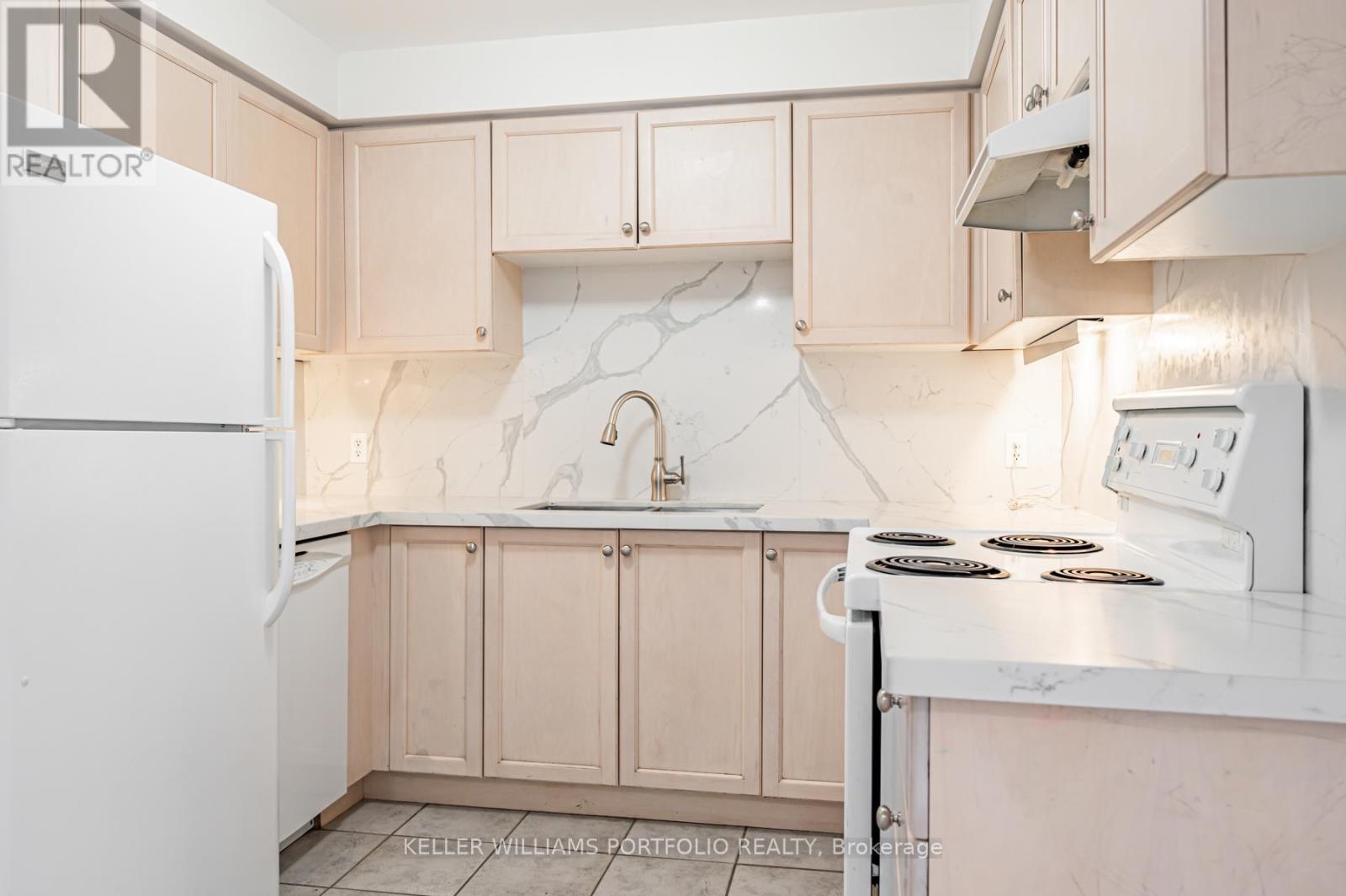 7160 Waldorf Way, Mississauga, ON - Indoor Photo Showing Kitchen